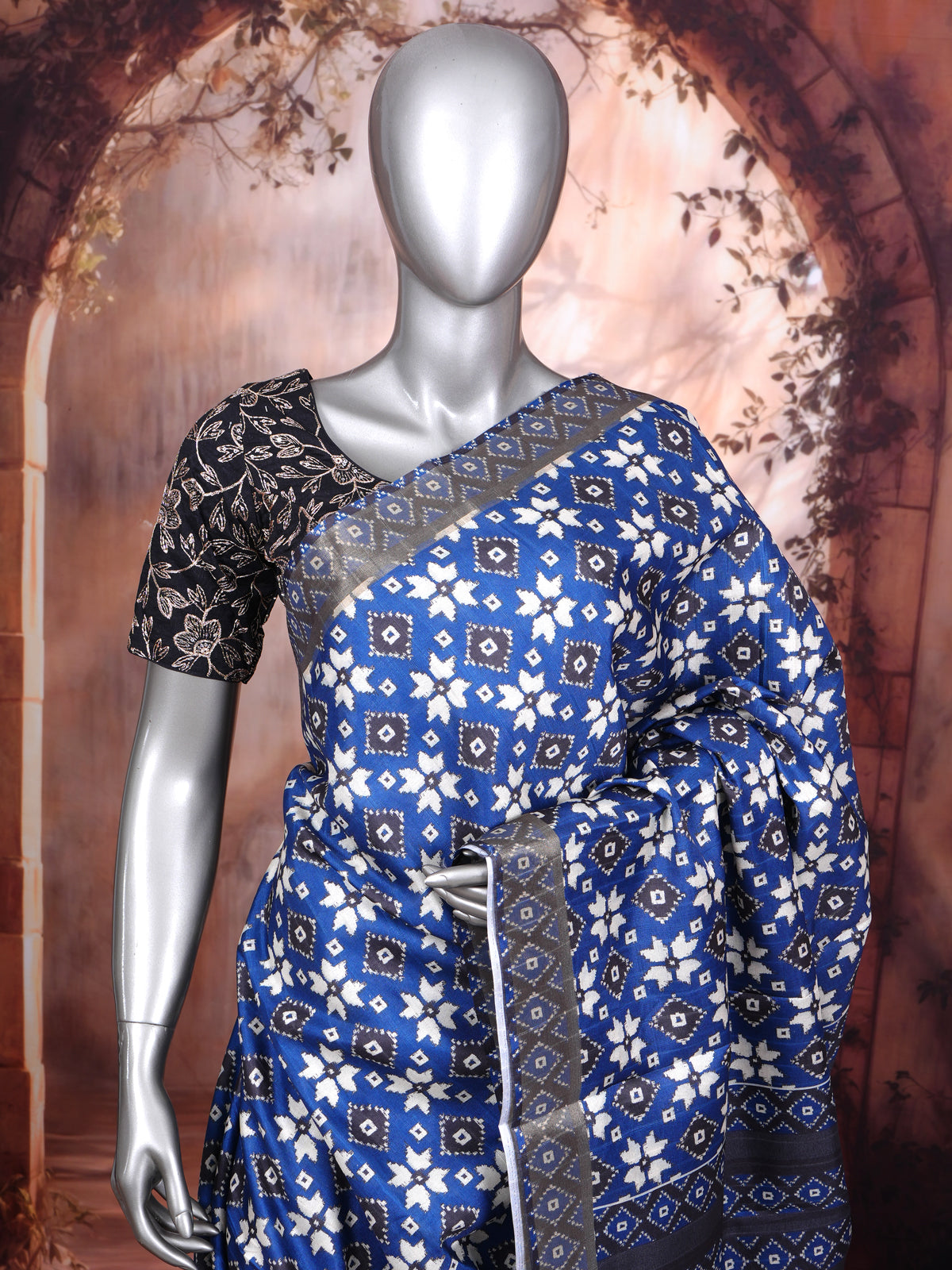 Royal Blue and Indigo with Charcoal Grey Munthi Dola Silk Saree