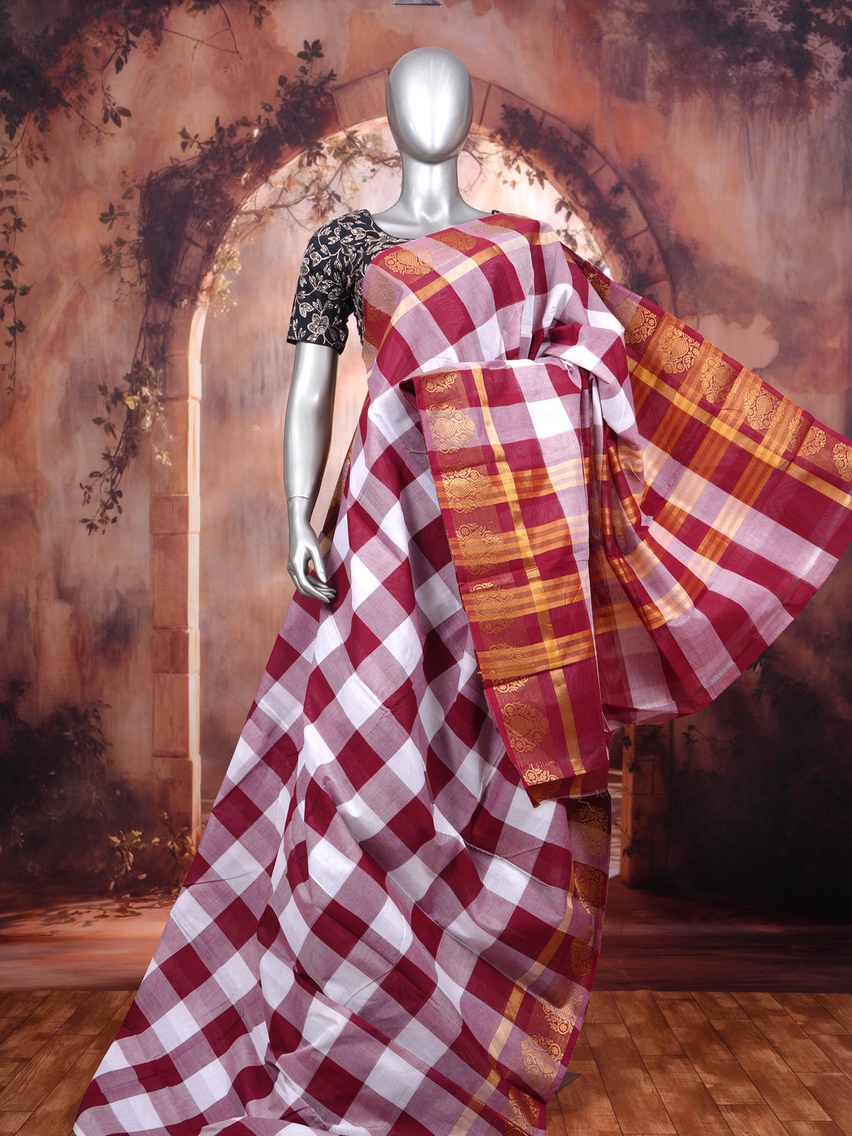 Maroon and White Maroon Munthi Chettinad Cotton Saree
