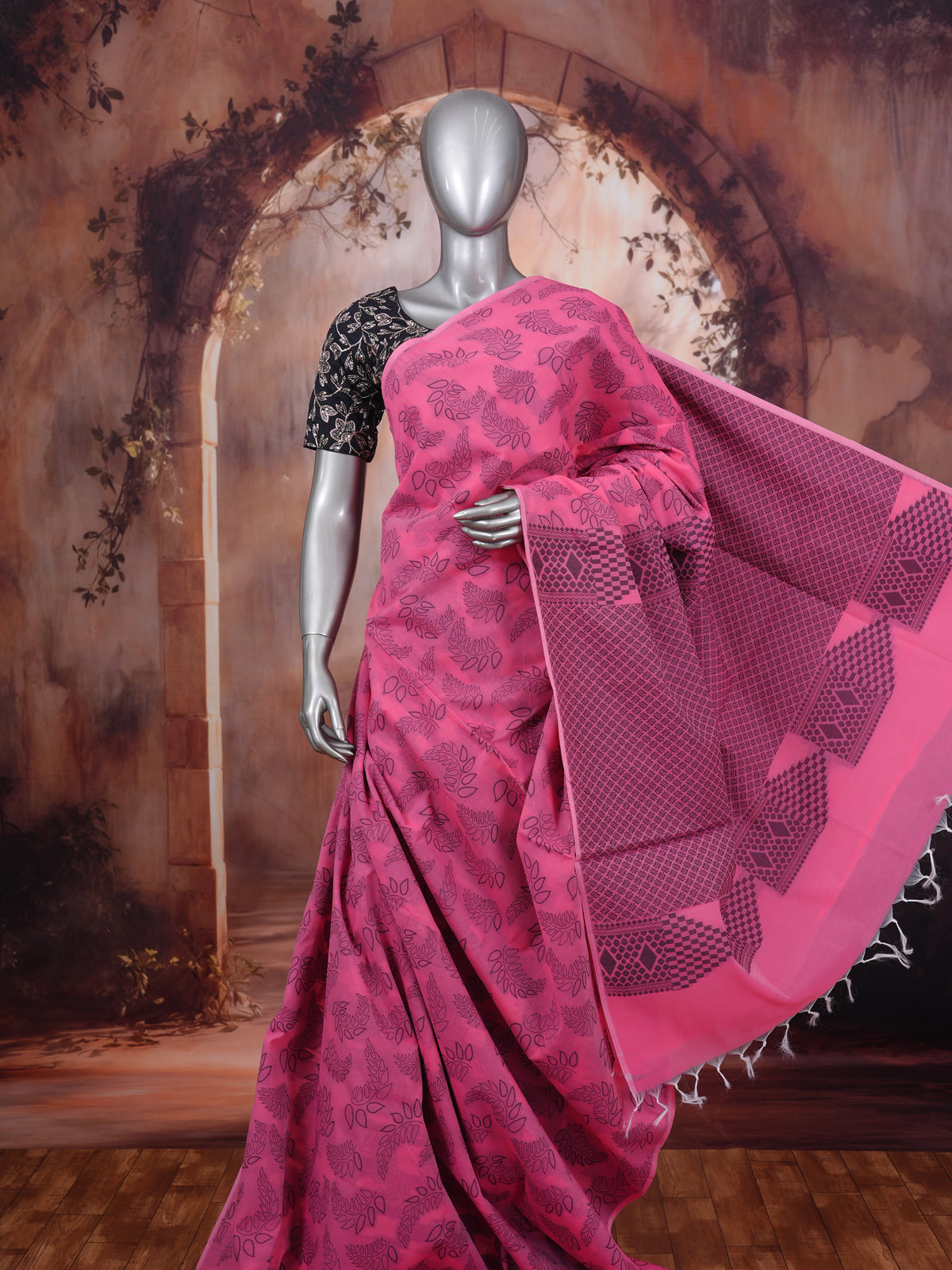 Pink with Black Munthi Silk Cotton Saree