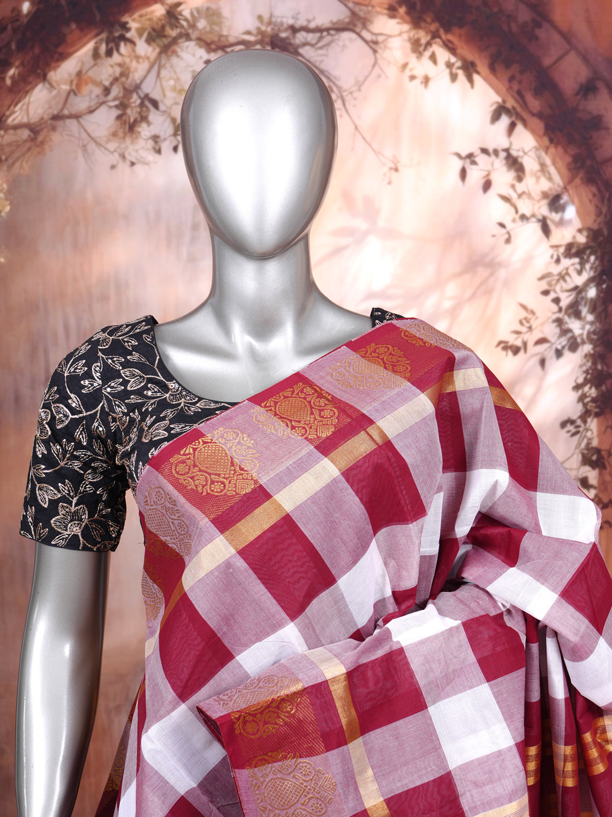 Maroon and White Maroon Munthi Chettinad Cotton Saree