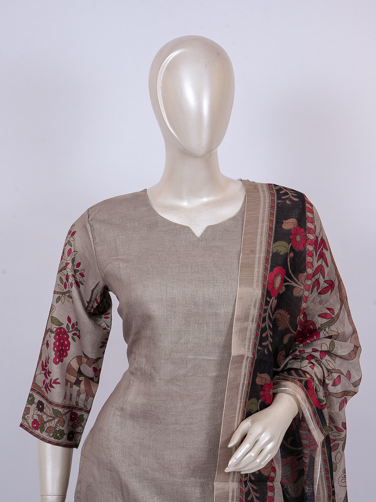 Beige Kalamkari printed kurti set with black figurative dupatta and straight pants