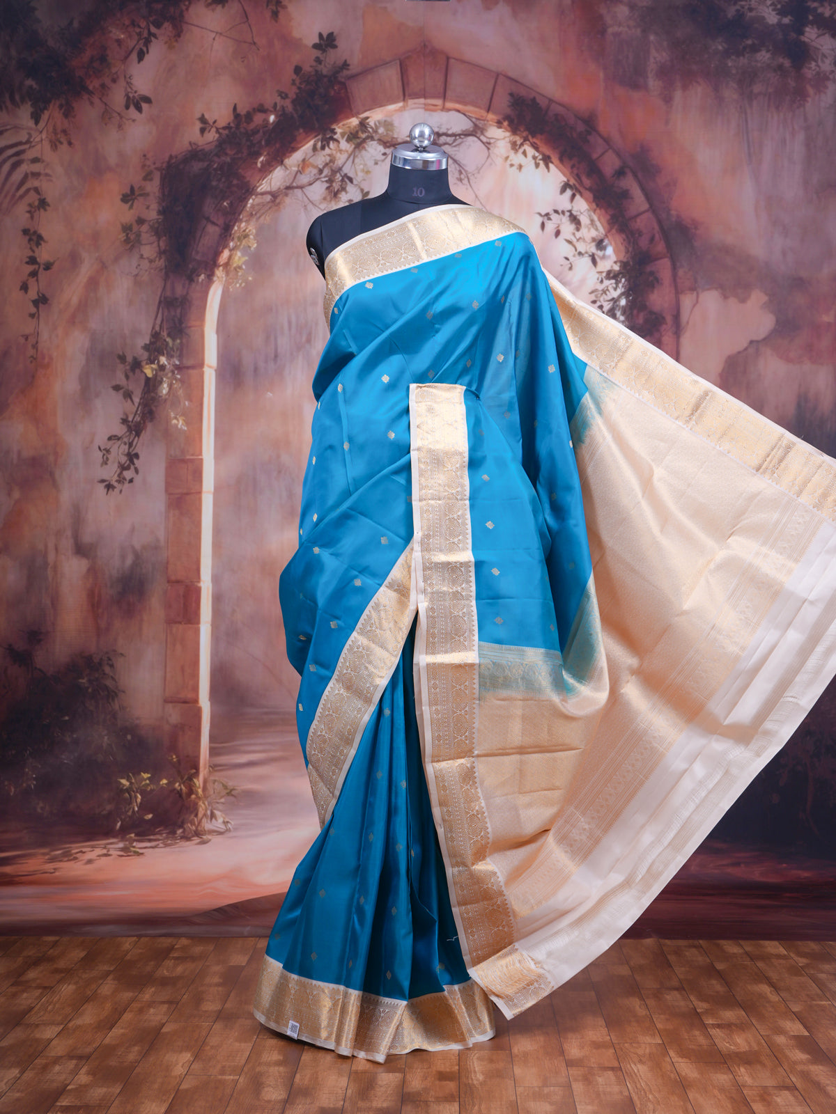 Luminous Peacock Blue With Gold Zari Kanchipuram Silk Saree